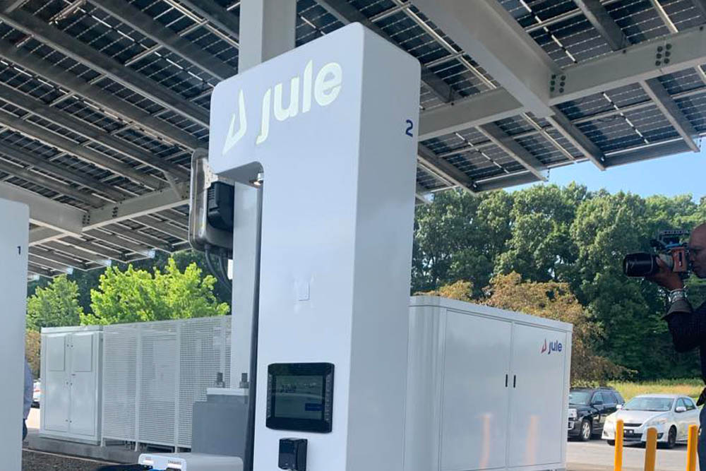 Jule charger in EV solar carport
